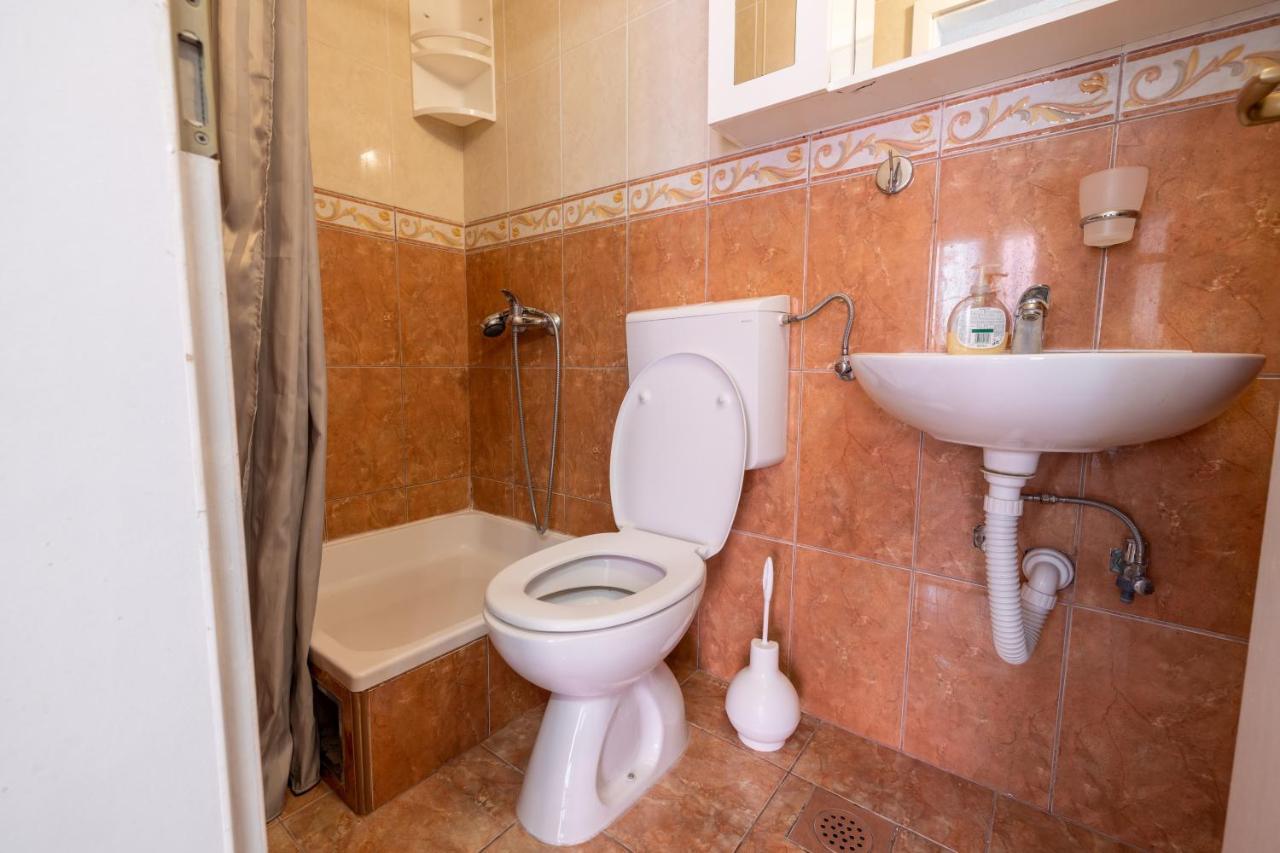 Guesthouse Rebecca Макарська Екстер'єр фото