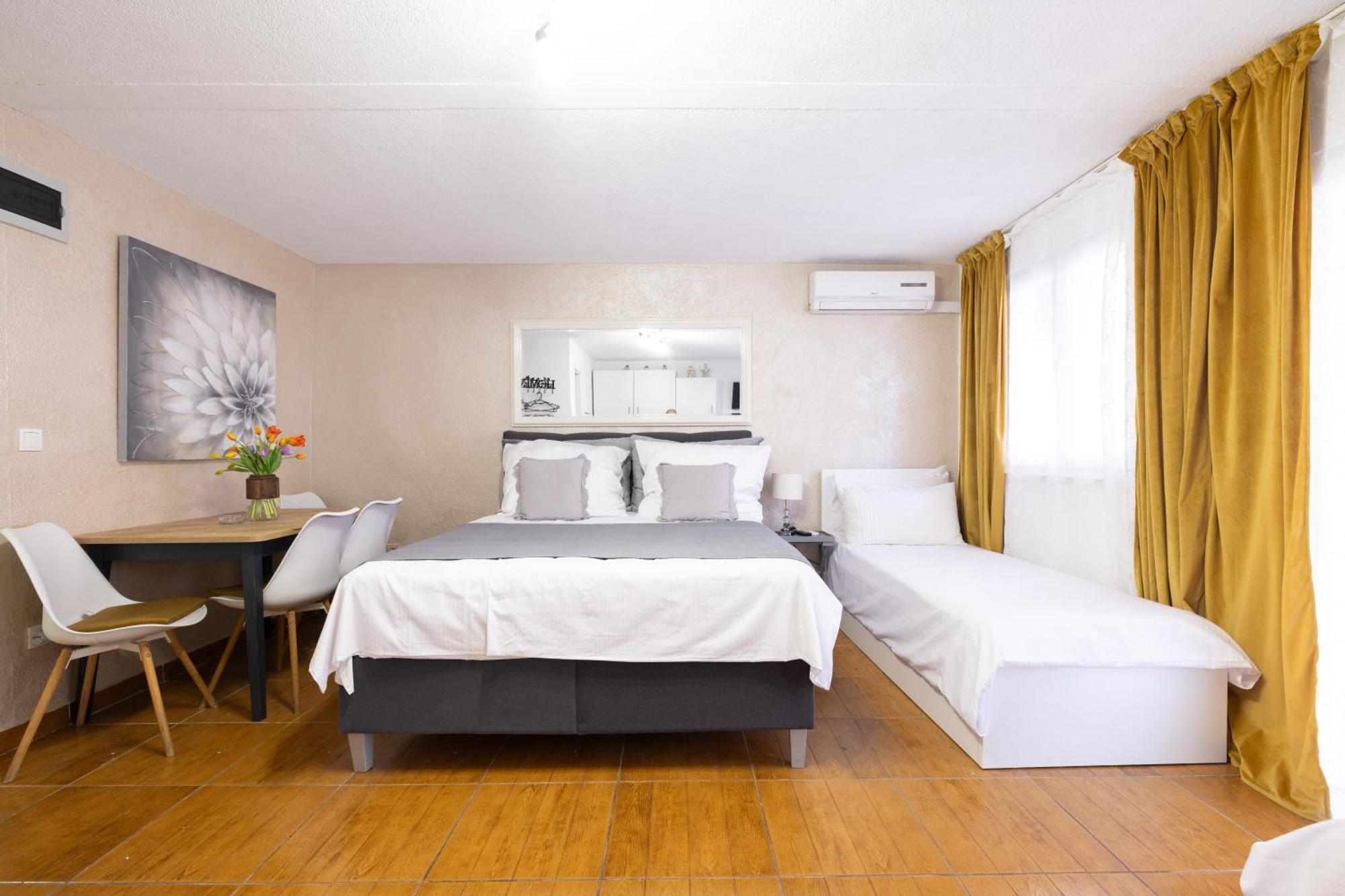 Guesthouse Rebecca Макарська Екстер'єр фото
